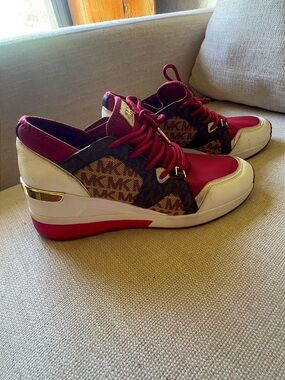 Michael Kors Women’s Burgundy Logo Trainer Sneakers Size 8.5